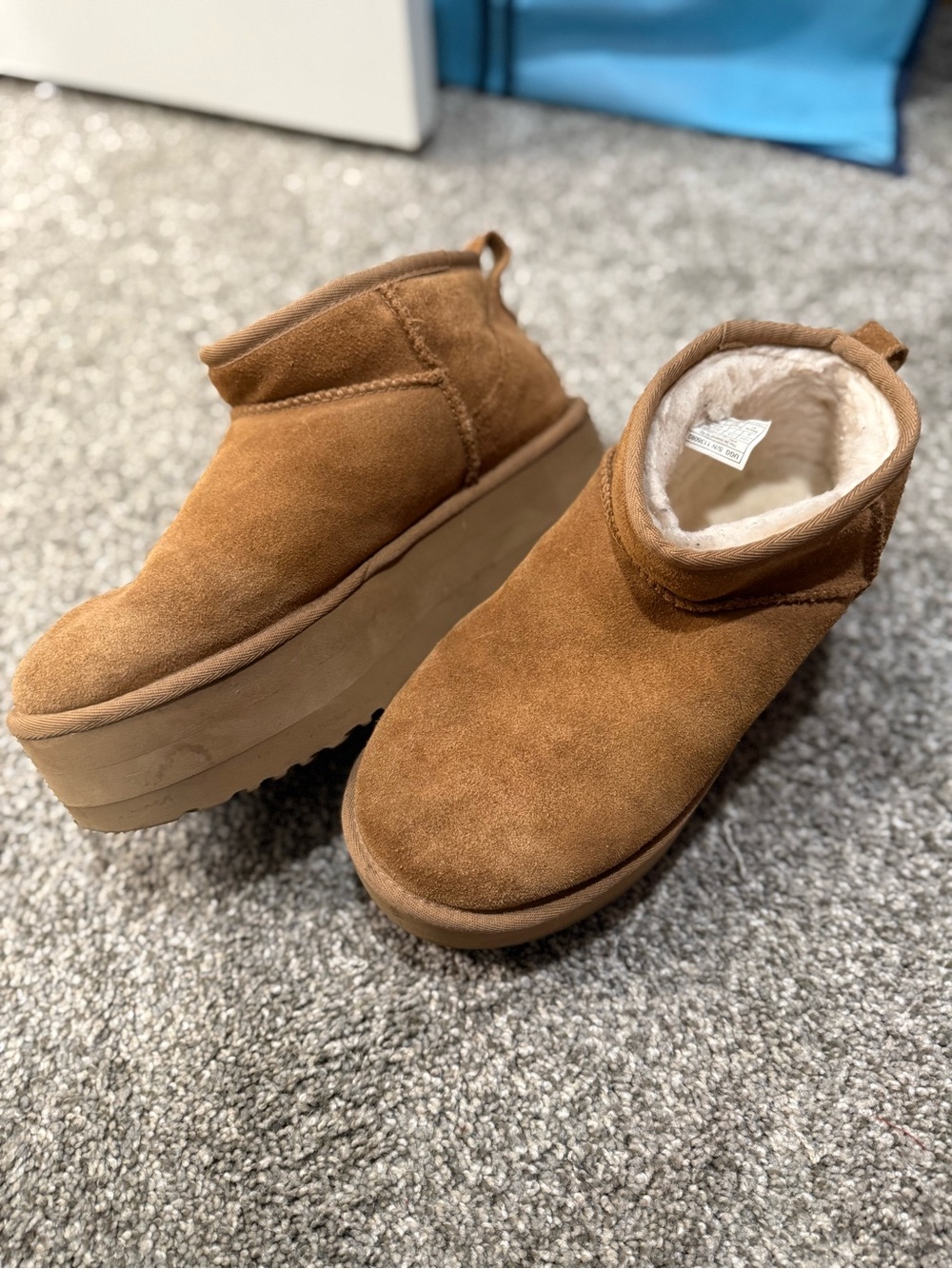 UGG ultra mini platform
